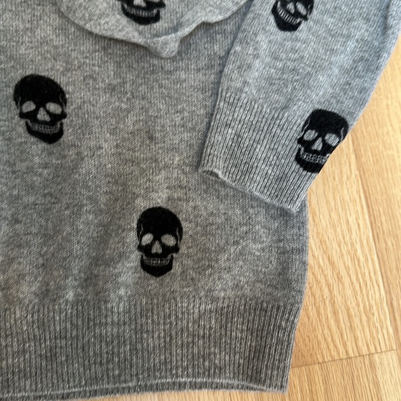 Aqua cashmere Bloomingdale’s hoodie - Picture 4 of 5